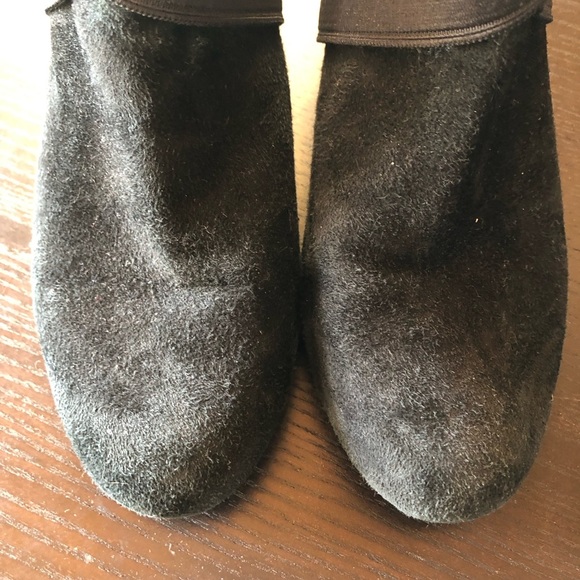 Cole Haan black suede pull on ankle boot kitten heel cross design front 7.5 - Picture 5 of 9